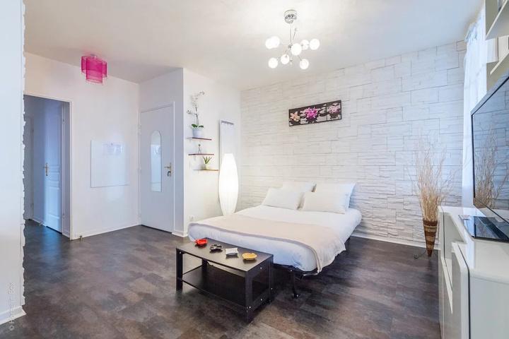 Room 2 of 17