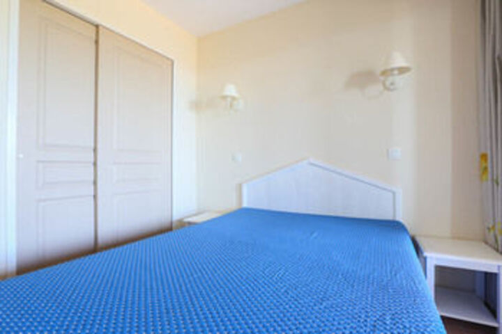 Room 33 of 65