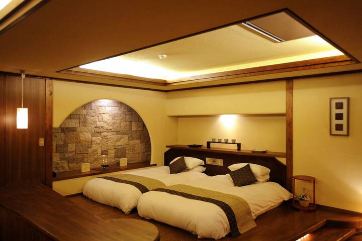 Room 8 of 74