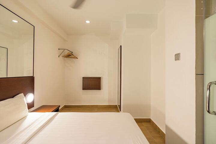 Room 21 of 40