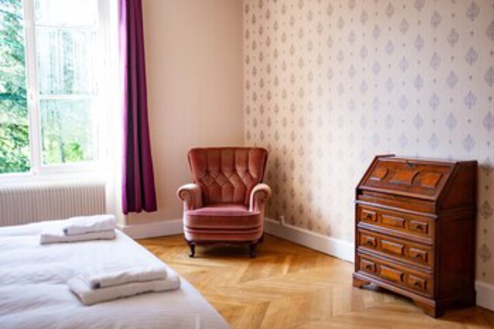 Room 53 of 60