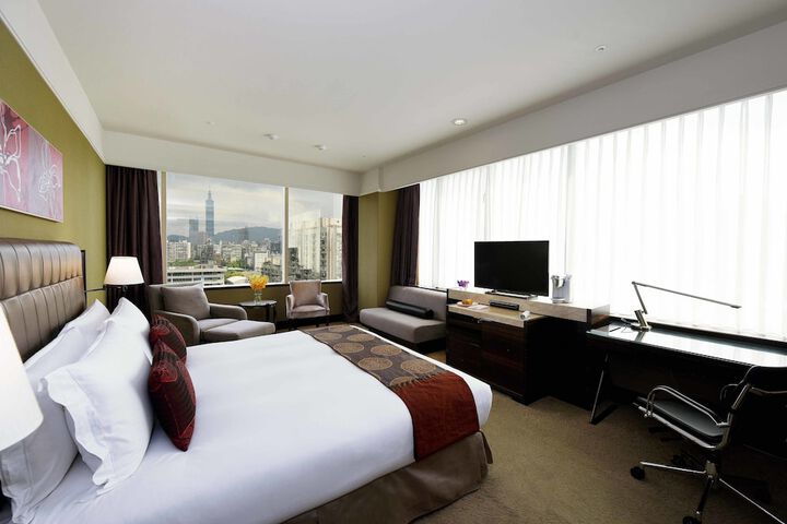 Room 8 of 48