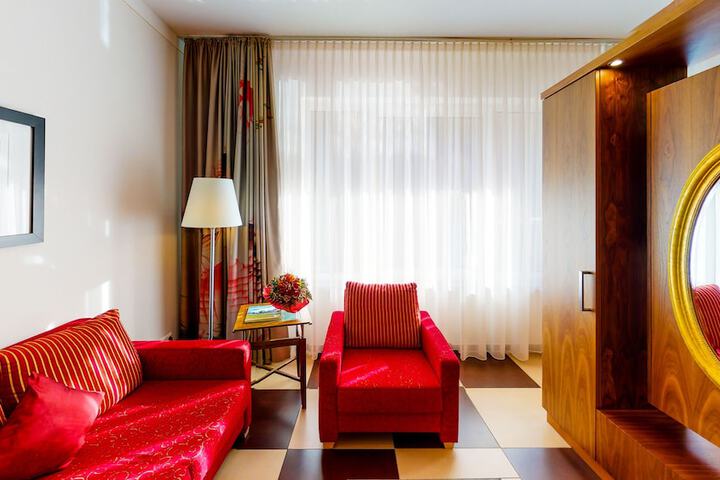 Room 8 of 34