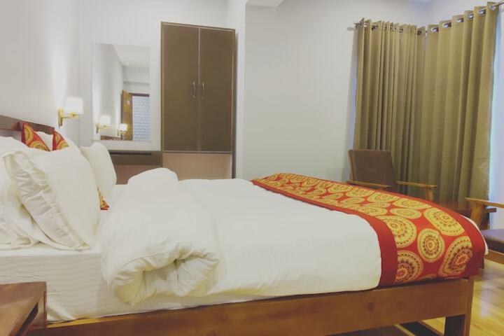 Room 9 of 17