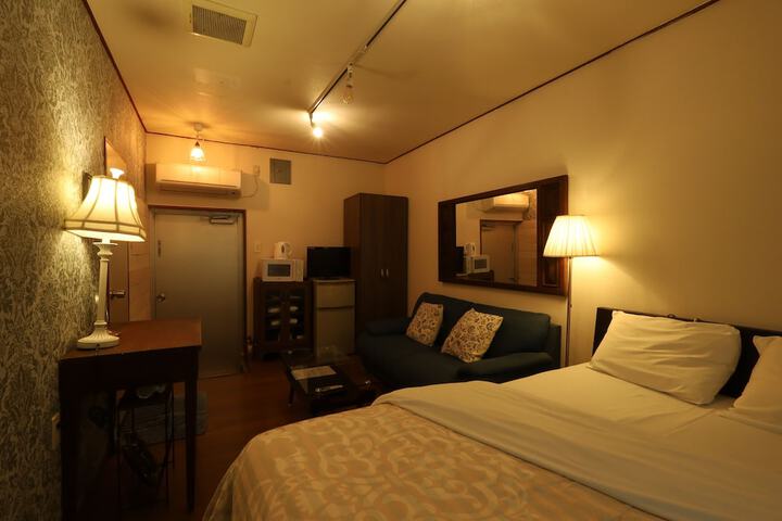 Room 28 of 68