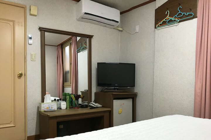 Room 10 of 22