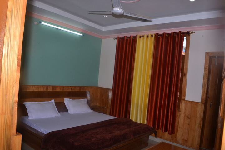 Room 9 of 25