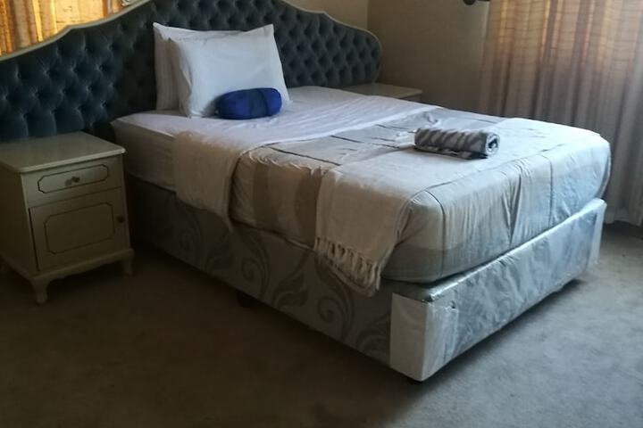 Room 4 of 40