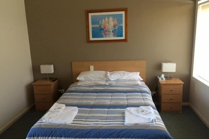 Room 4 of 13