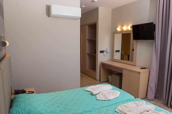 Room 5 of 17