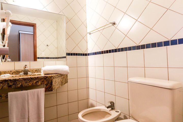 Room 10 of 28