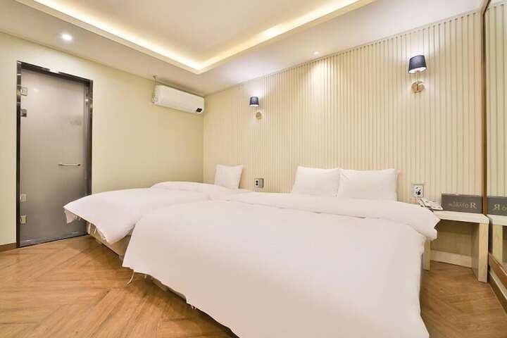 Room 19 of 63