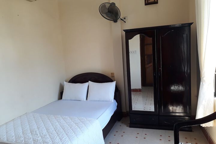 Room 2 of 37