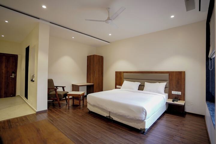 Room 2 of 7