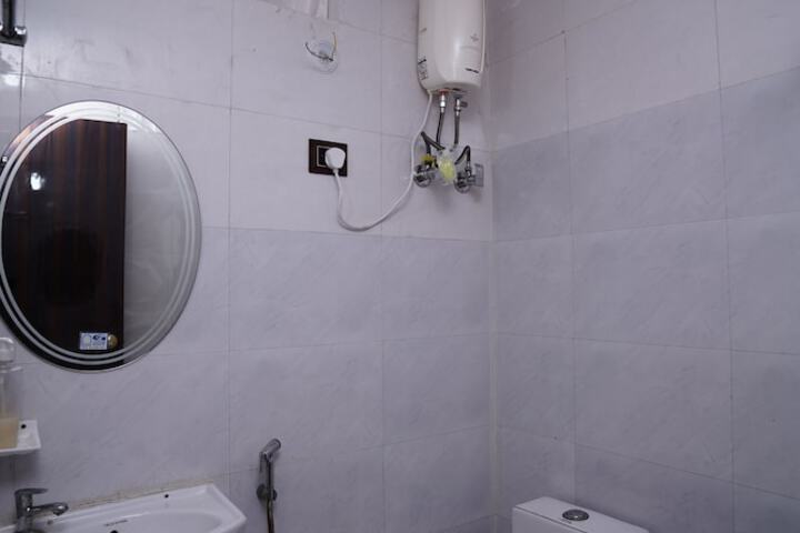 Room 8 of 11
