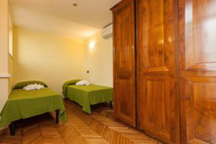 Room 8 of 32