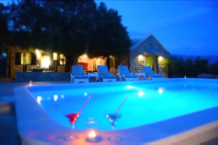 Pool 10 of 13