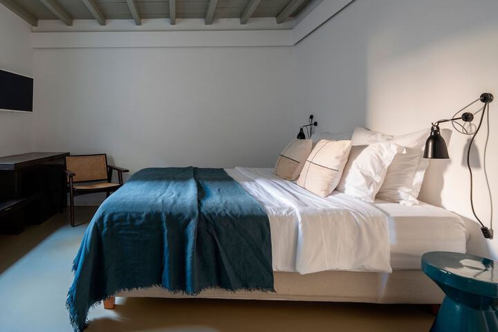 Room 53 of 230