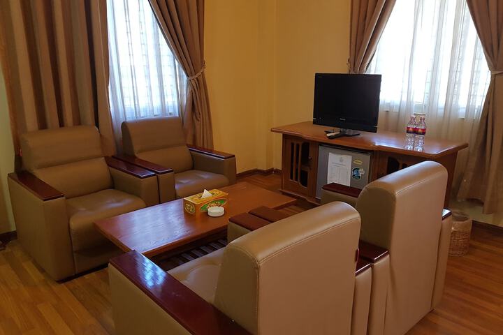 Room 8 of 40