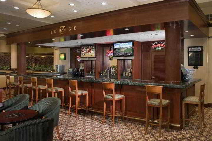 Lounge 9 of 12
