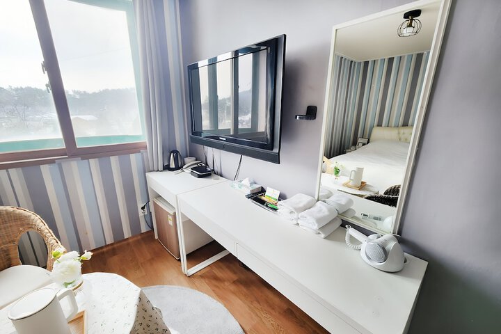 Room 10 of 30