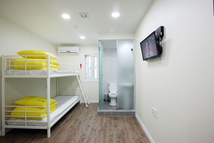 Room 12 of 33