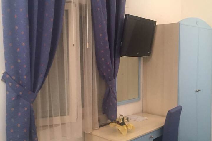 Room 13 of 52