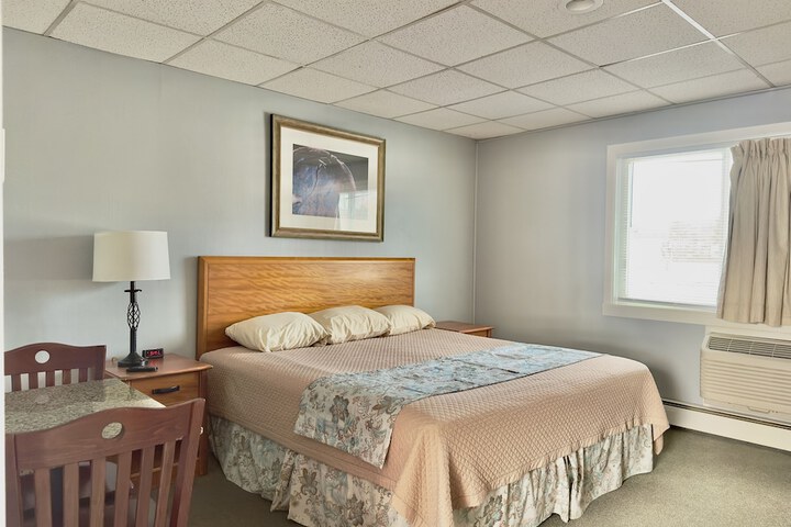 1 King Bed (6 of 13)
