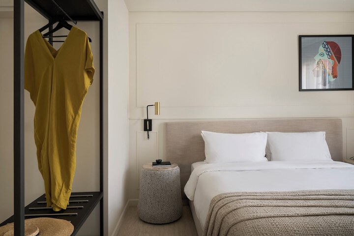 Room 12 of 43