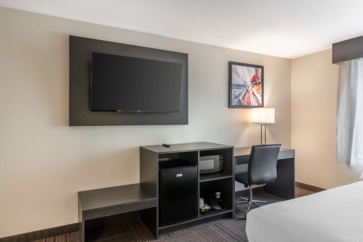 1 King Bed Microwave and Refrigerator Full Breakfast (12 of 21)