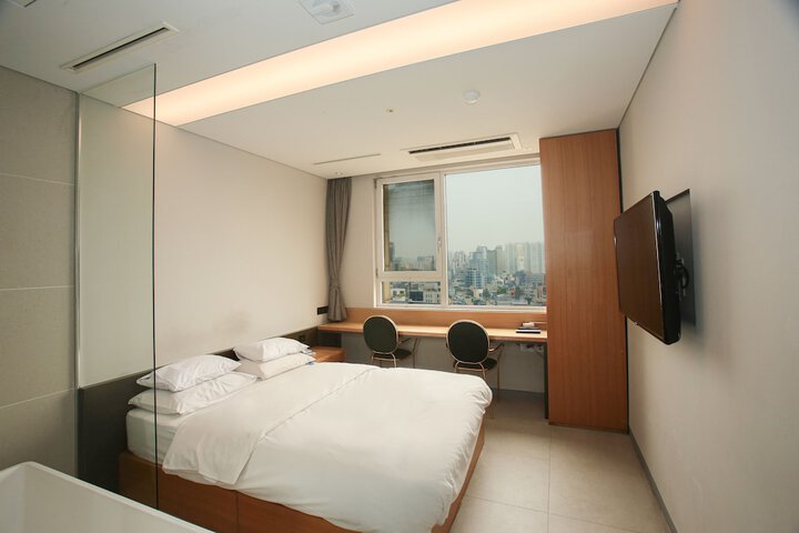 Room 35 of 59