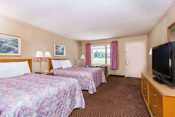 2 Double Beds (5 of 5)