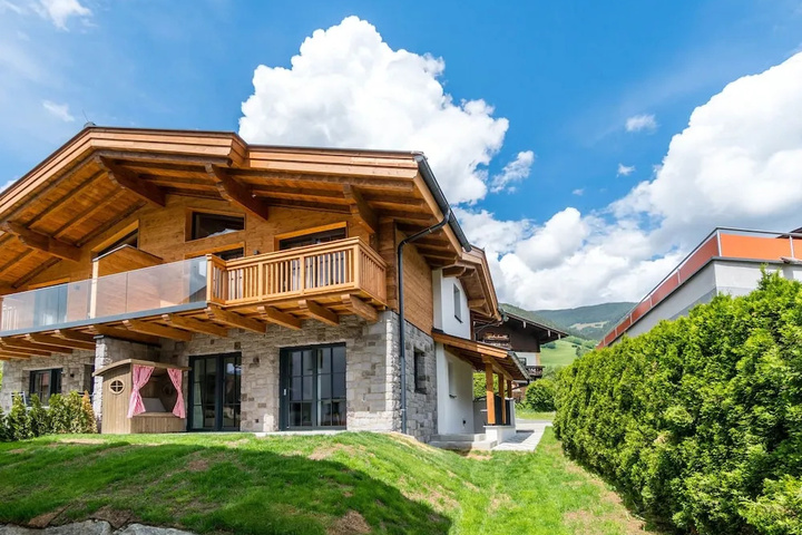 Spacious Holiday Home With Sauna in Piesendorf