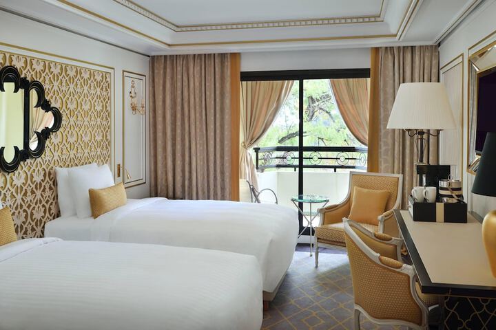 Room 6 of 73