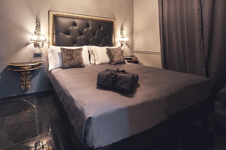 Room 5 of 25