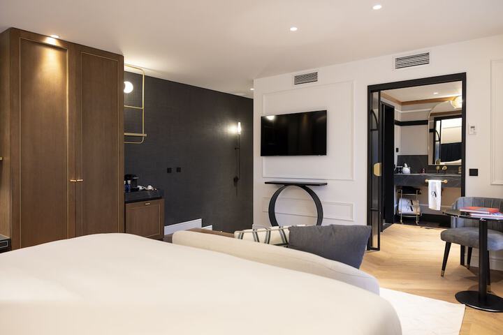 Room 10 of 87