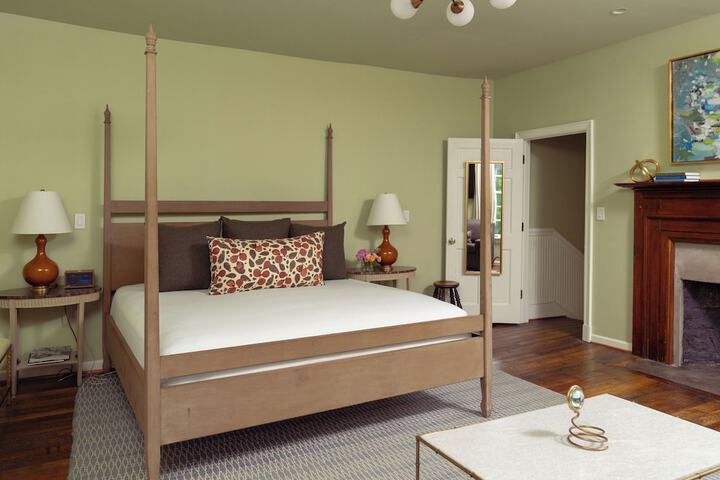 Room 22 of 104
