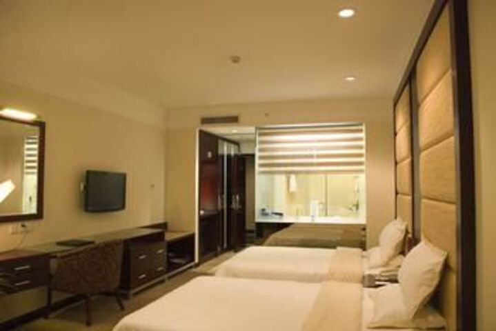 Room 12 of 37