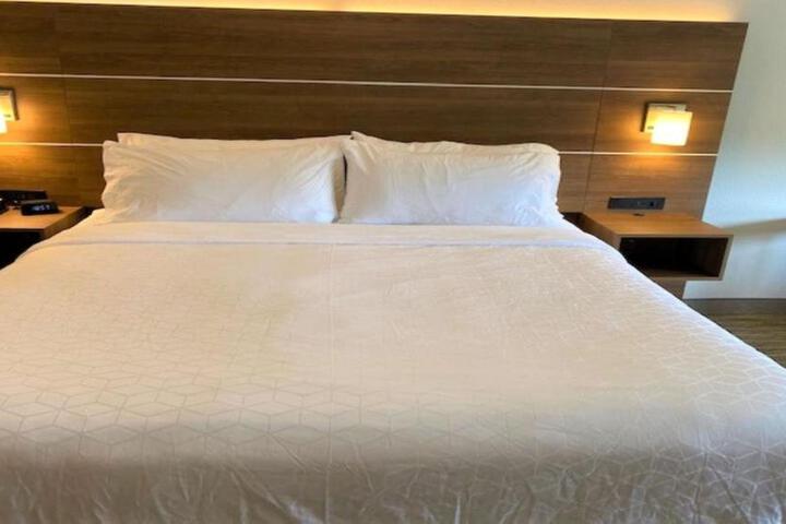 Standard King Bed Accessible (7 of 9)