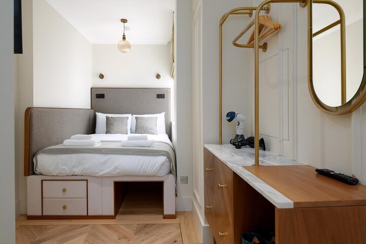 Room 93 of 280