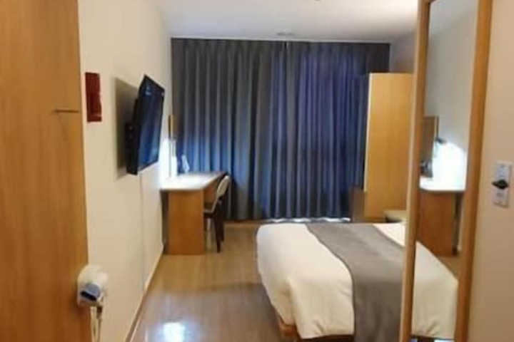 Room 11 of 52