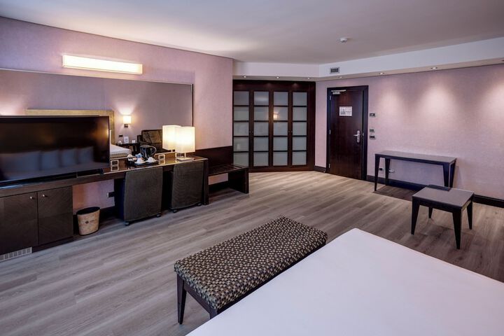 Room 10 of 34