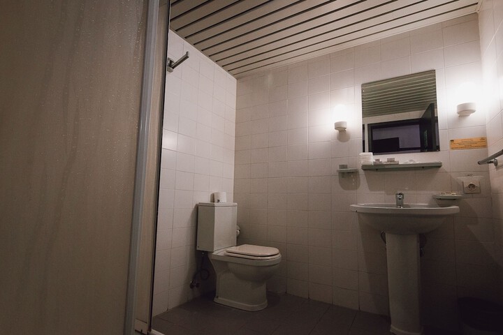 Room 16 of 83