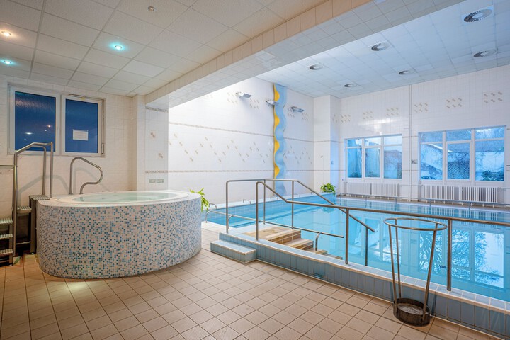 Pool 27 of 48