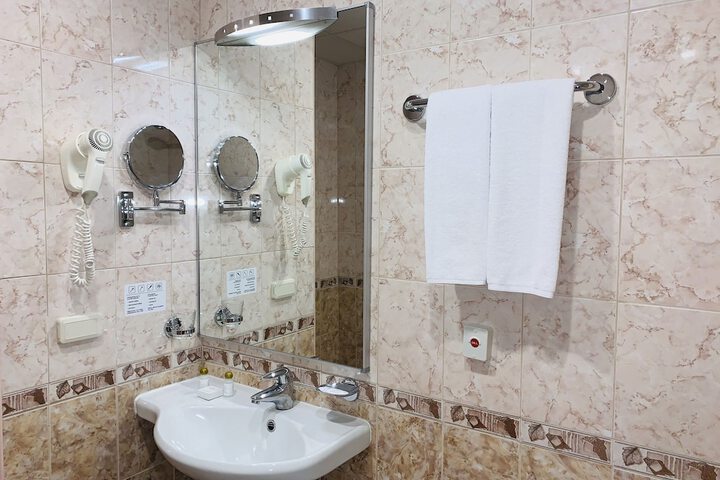 Room 49 of 61