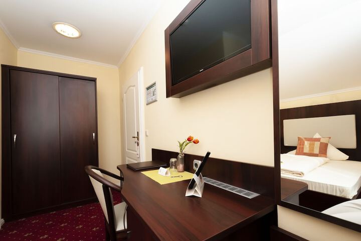 Room 17 of 72