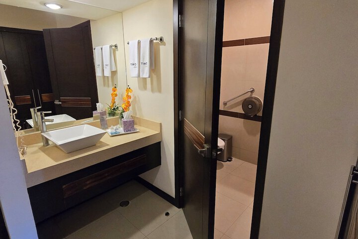 Room 28 of 74