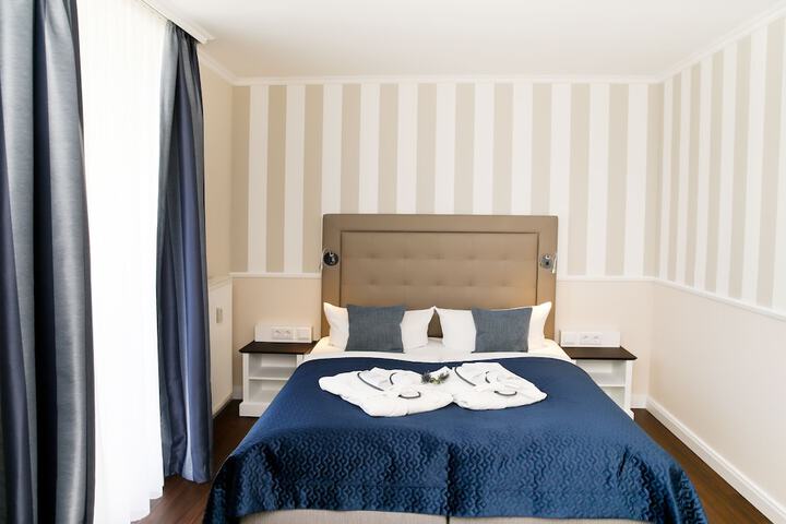 Room 32 of 77