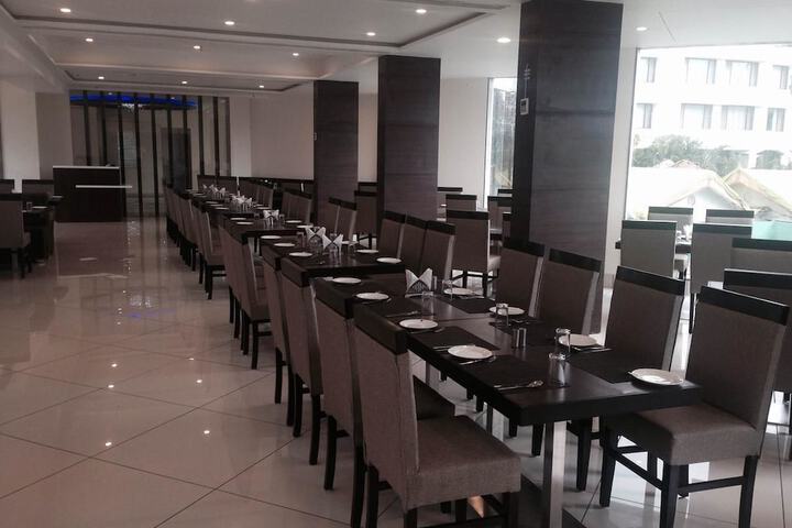 Dining 13 of 19