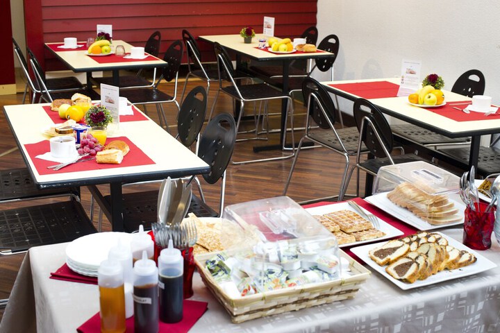 Breakfast/Coffee Service 23 of 48